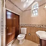 Cabrita, Superb Location, Large Villa, Walk To Restaurants, Supermarkets ヴィラ