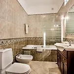 Villa Cabrita, Superb Location, Large Villa, Walk To Restaurants, Supermarkets *