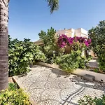 Cabrita, Superb Location, Large Villa, Walk To Restaurants, Supermarkets ヴィラ ギーア