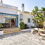 Cabrita, Superb Location, Large Villa, Walk To Restaurants, Supermarkets ギーア