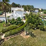 Cabrita, Superb Location, Large Villa, Walk To Restaurants, Supermarkets