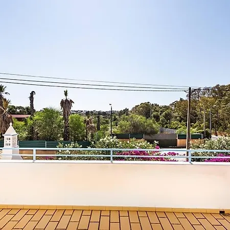 Cabrita, Superb Location, Large Villa, Walk To Restaurants, Supermarkets Villa