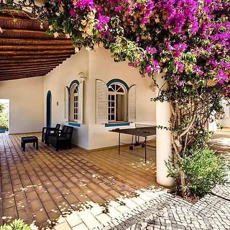 Vila Cabrita, Superb Location, Large Villa, Walk To Restaurants, Supermarkets Guia (Faro)