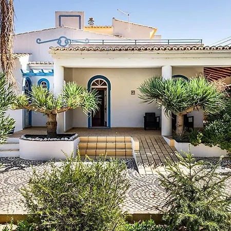 Cabrita, Superb Location, Large Villa, Walk To Restaurants, Supermarkets Villa *
