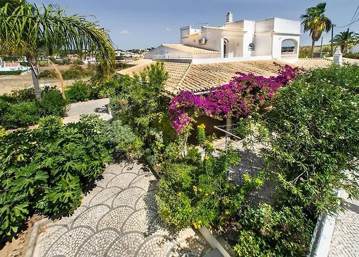 Villa Cabrita, Superb Location, Large Villa, Walk To Restaurants, Supermarkets Guia (Faro)