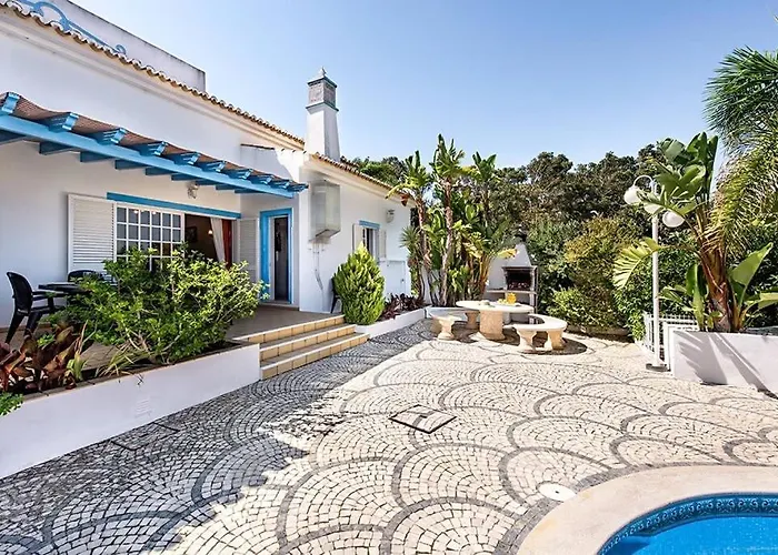 Cabrita, Superb Location, Large Villa, Walk To Restaurants, Supermarkets * Guia (Faro)