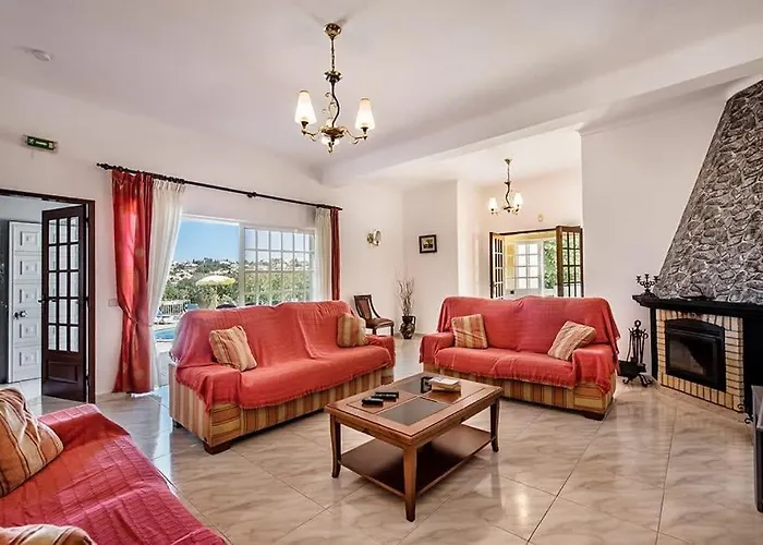 Cabrita, Superb Location, Large Villa, Walk To Restaurants, Supermarkets Guia (Faro)
