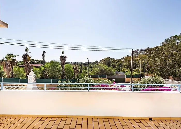 Cabrita, Superb Location, Large Villa, Walk To Restaurants, Supermarkets Villa
