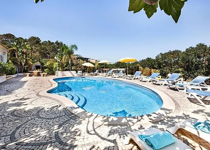 Cabrita, Superb Location, Large Villa, Walk To Restaurants, Supermarkets *