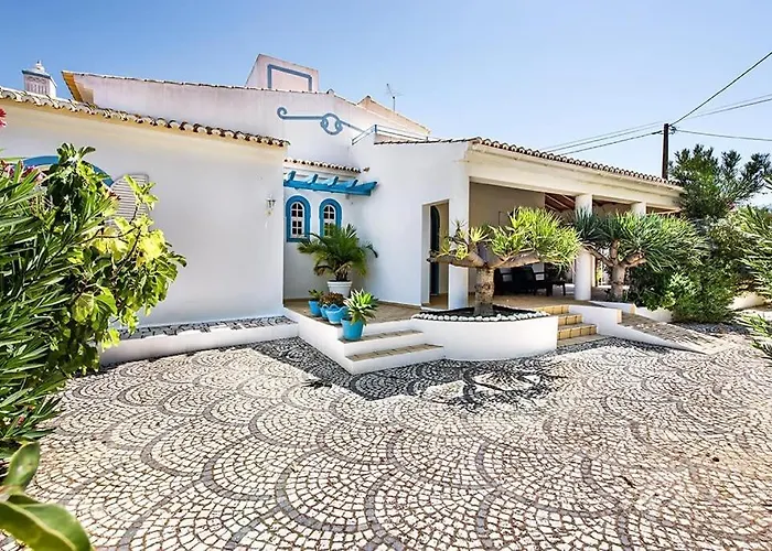 Cabrita, Superb Location, Large Villa, Walk To Restaurants, Supermarkets * Guia (Faro)
