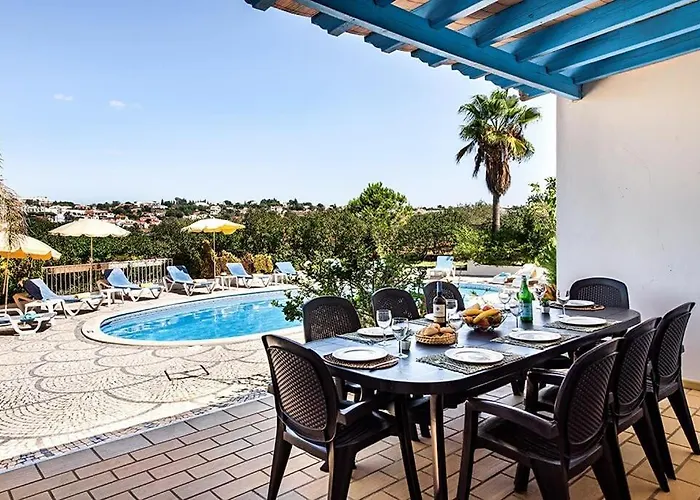 Cabrita, Superb Location, Large Villa, Walk To Restaurants, Supermarkets