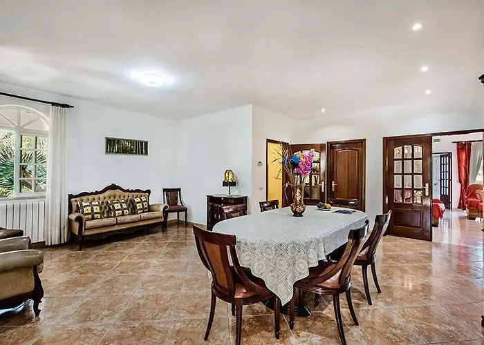 Villa Cabrita, Superb Location, Large Villa, Walk To Restaurants, Supermarkets Guia (Faro)