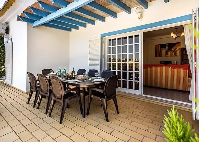 Cabrita, Superb Location, Large Villa, Walk To Restaurants, Supermarkets Villa Guia (Faro)