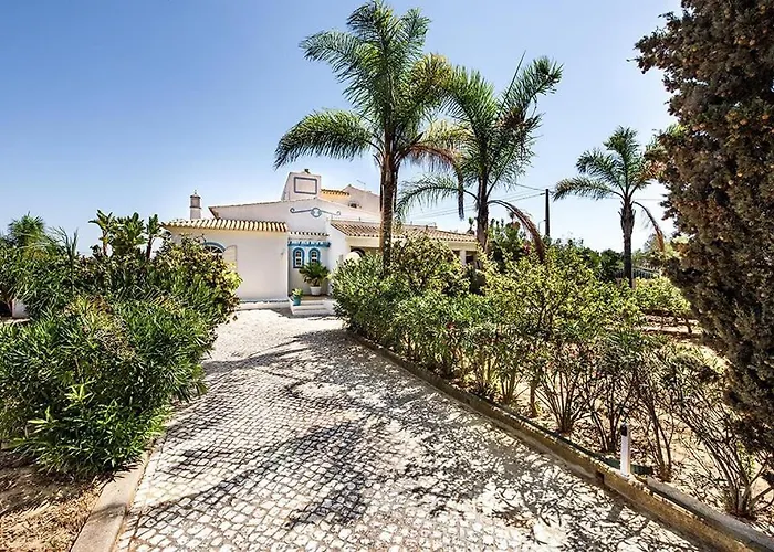 Cabrita, Superb Location, Large Villa, Walk To Restaurants, Supermarkets Guia (Faro)