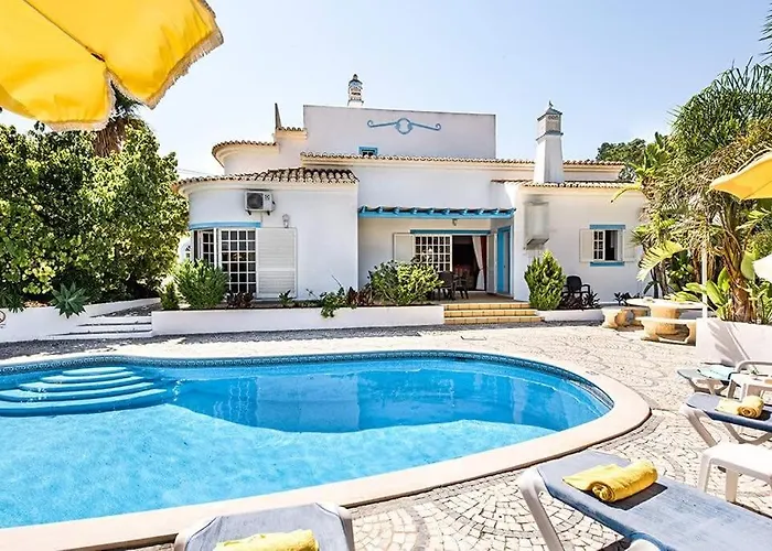 Cabrita, Superb Location, Large Villa, Walk To Restaurants, Supermarkets *