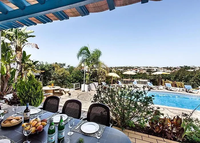 Cabrita, Superb Location, Large Villa, Walk To Restaurants, Supermarkets