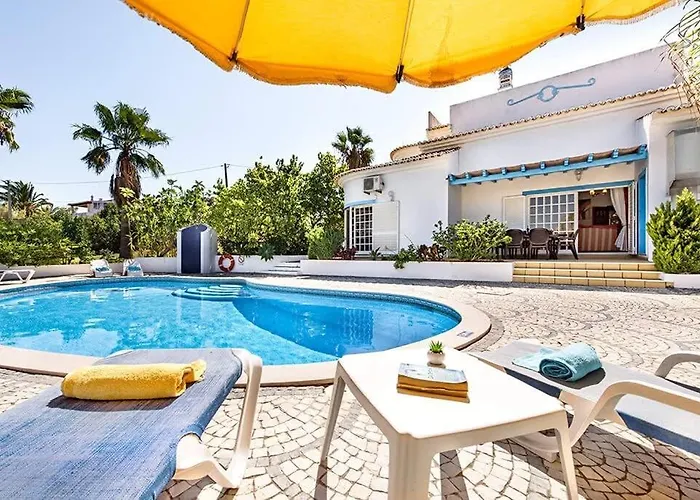 Cabrita, Superb Location, Large Villa, Walk To Restaurants, Supermarkets Villa *