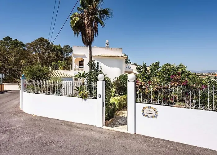 Cabrita, Superb Location, Large Villa, Walk To Restaurants, Supermarkets * Guia (Faro)