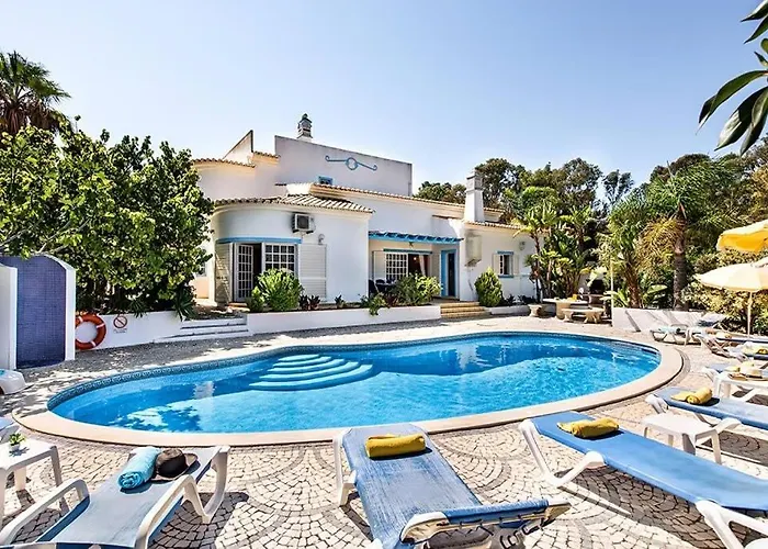 Villa Cabrita, Superb Location, Large Villa, Walk To Restaurants, Supermarkets