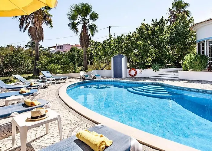 Cabrita, Superb Location, Large Villa, Walk To Restaurants, Supermarkets Villa Guia (Faro)