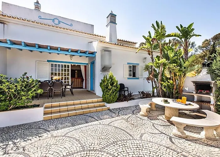 Cabrita, Superb Location, Large Villa, Walk To Restaurants, Supermarkets Guia (Faro)
