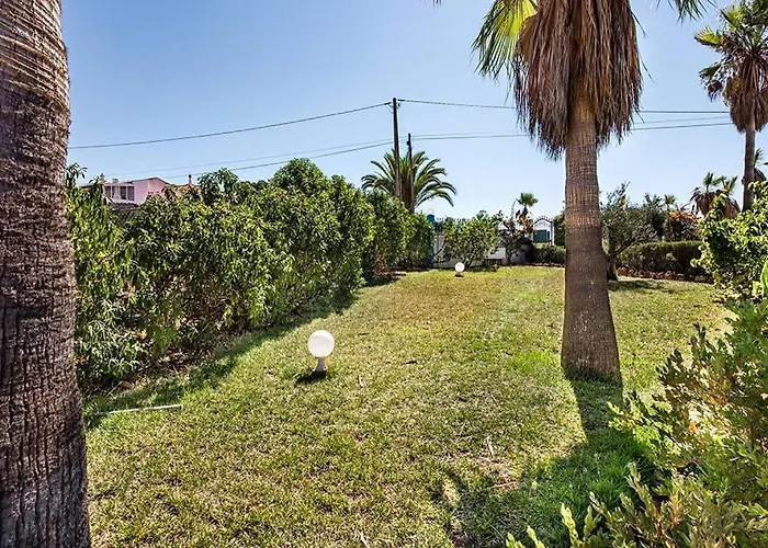 Cabrita, Superb Location, Large Villa, Walk To Restaurants, Supermarkets Villa