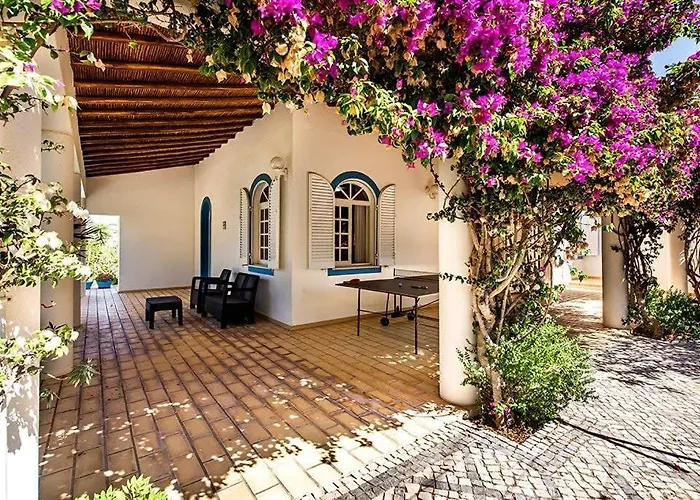 Villa Cabrita, Superb Location, Large Villa, Walk To Restaurants, Supermarkets Guia (Faro)