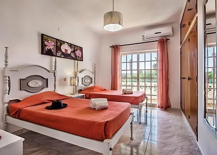 Villa Cabrita, Superb Location, Large Villa, Walk To Restaurants, Supermarkets Guia (Faro)
