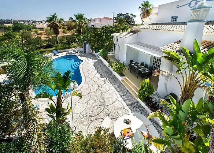 Cabrita, Superb Location, Large Villa, Walk To Restaurants, Supermarkets *