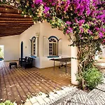 Willa Cabrita, Superb Location, Large Villa, Walk To Restaurants, Supermarkets Guia (Faro)