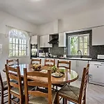 Cabrita, Superb Location, Large Villa, Walk To Restaurants, Supermarkets * Guia (Faro)