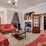 Cabrita, Superb Location, Large Villa, Walk To Restaurants, Supermarkets Willa
