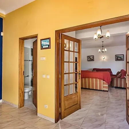 Cabrita, Superb Location, Large Villa, Walk To Restaurants, Supermarkets Holiday home
