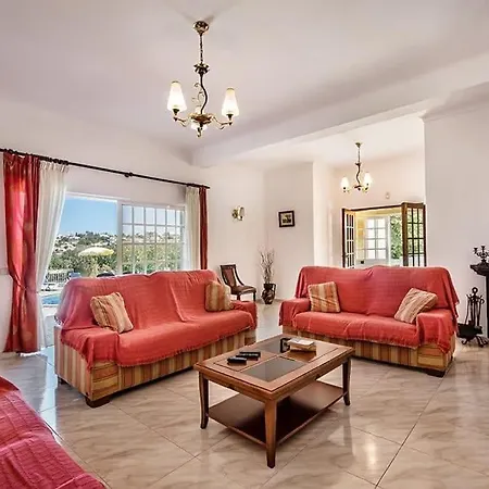 Cabrita, Superb Location, Large Villa, Walk To Restaurants, Supermarkets Guia (Faro)