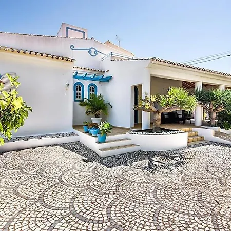 Cabrita, Superb Location, Large Villa, Walk To Restaurants, Supermarkets * Guia (Faro)