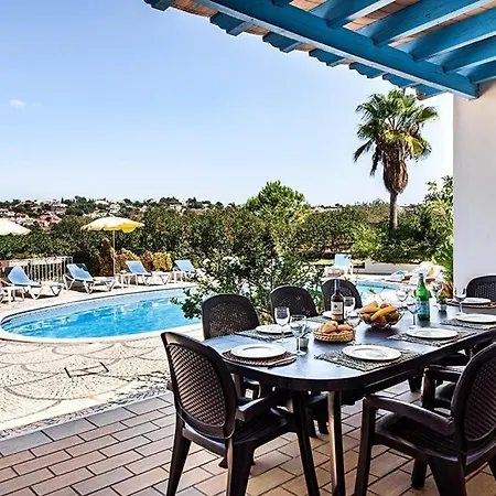Cabrita, Superb Location, Large Villa, Walk To Restaurants, Supermarkets