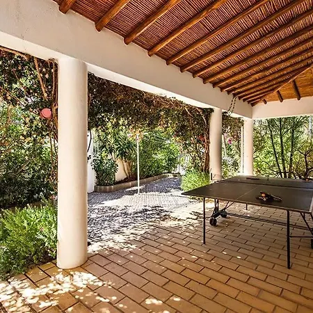 Cabrita, Superb Location, Large Villa, Walk To Restaurants, Supermarkets * Guia (Faro)