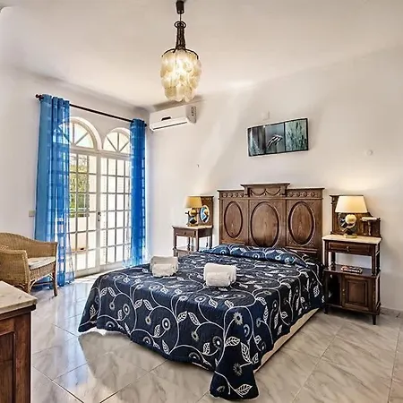 Cabrita, Superb Location, Large Villa, Walk To Restaurants, Supermarkets Guia (Faro)
