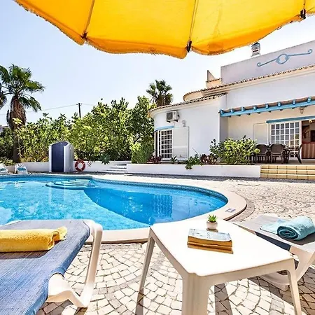 Cabrita, Superb Location, Large Villa, Walk To Restaurants, Supermarkets Dom wakacyjny *