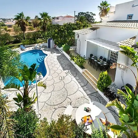 Cabrita, Superb Location, Large Villa, Walk To Restaurants, Supermarkets *