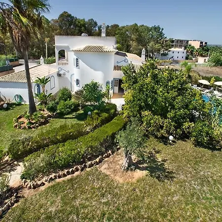 Cabrita, Superb Location, Large Villa, Walk To Restaurants, Supermarkets