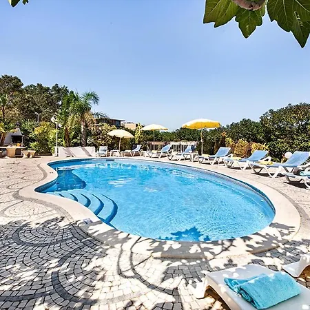 Cabrita, Superb Location, Large Villa, Walk To Restaurants, Supermarkets * Guia (Faro)