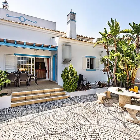 Cabrita, Superb Location, Large Villa, Walk To Restaurants, Supermarkets Villa Guia (Faro)