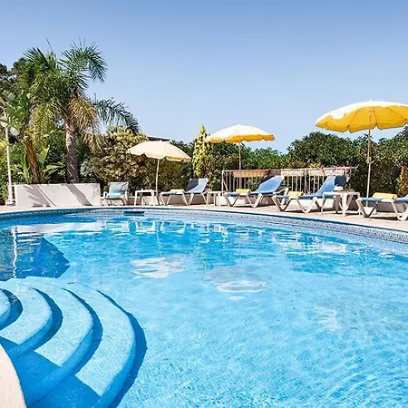 Villa Cabrita, Superb Location, Large Villa, Walk To Restaurants, Supermarkets