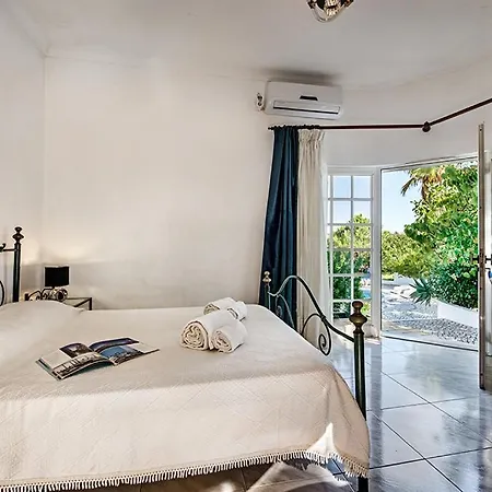 Villa Cabrita, Superb Location, Large Villa, Walk To Restaurants, Supermarkets Guia (Faro)