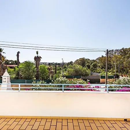 Cabrita, Superb Location, Large Villa, Walk To Restaurants, Supermarkets Villa