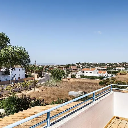 Villa Cabrita, Superb Location, Large Villa, Walk To Restaurants, Supermarkets