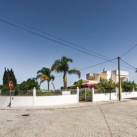Cabrita, Superb Location, Large Villa, Walk To Restaurants, Supermarkets Villa *