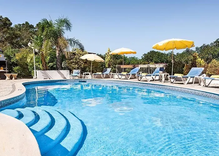 Cabrita, Superb Location, Large Villa, Walk To Restaurants, Supermarkets