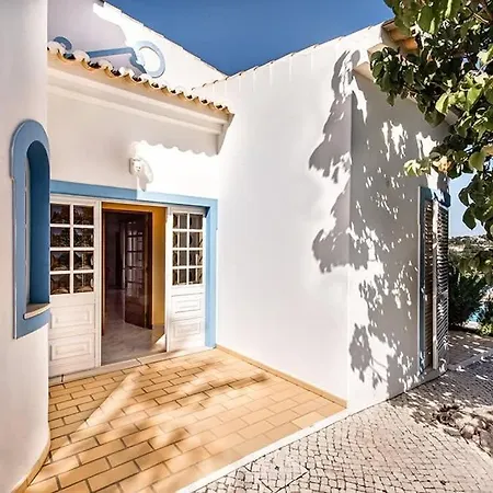 Villa Cabrita, Superb Location, Large Villa, Walk To Restaurants, Supermarkets Guia (Faro)